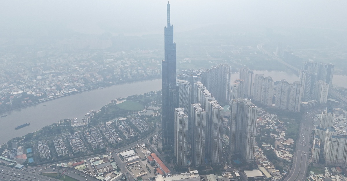 TP.HCM trời mù từ sáng đến trưa