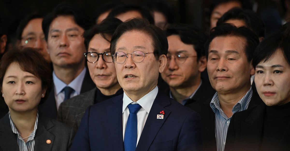 Lãnh đạo đảng đối lập Hàn Quốc livestream cảnh leo tường vào tòa nhà Quốc hội