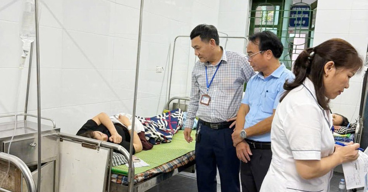 63 công nhân ở hai công ty nhập viện sau bữa ăn trưa - Tuổi Trẻ Online