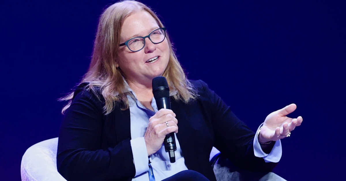 Chủ nhân giải VinFuture 2024 khuyên người trẻ chấp nhận rủi ro và luôn tò mò - Tuổi Trẻ Online