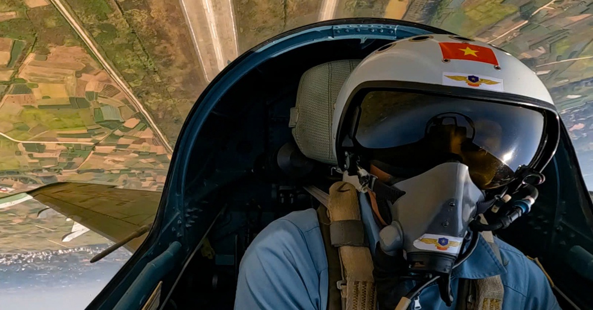 Phi công lái tiêm kích 'hổ mang chúa' hé lộ màn bay chào mừng triển lãm quốc phòng - Tuổi Trẻ Online
