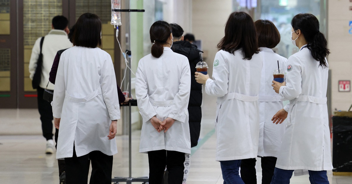 Hàng ngàn bác sĩ thực tập đình công, tổng thống Hàn Quốc  quyết không lùi bước