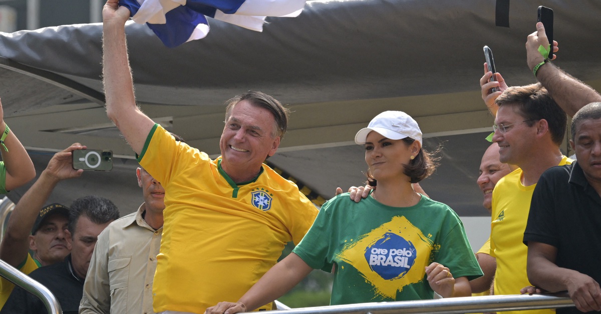 Hàng chục ngàn người xuống đường ủng hộ 'ông Trump của Brazil' - Tuổi Trẻ  Online