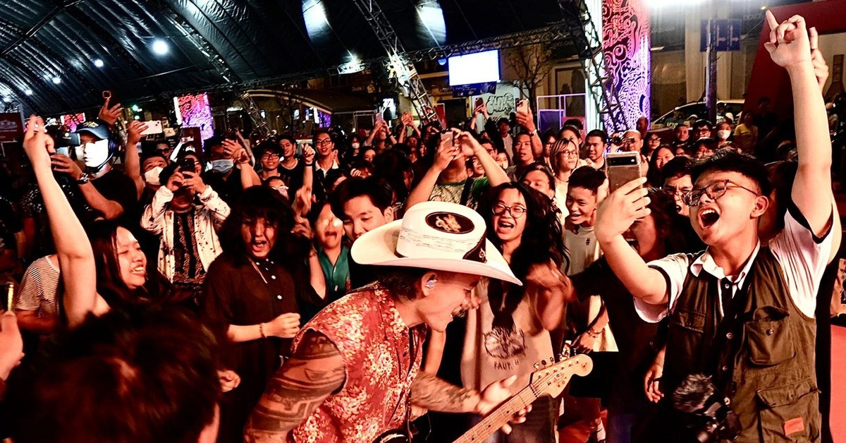 Microwave mang Giấc mơ 20 cùng hàng loạt hit đến Hội báo 2024