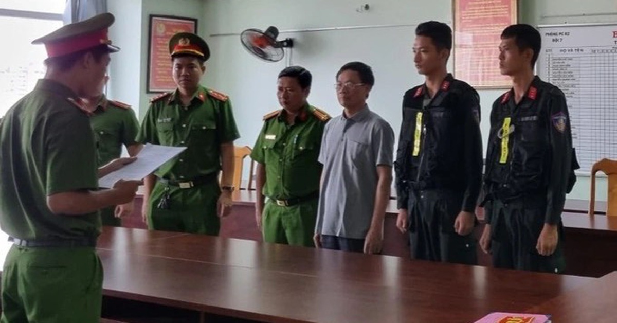 Cựu phó Phòng CSGT TP.HCM đưa hối lộ 2.000 USD