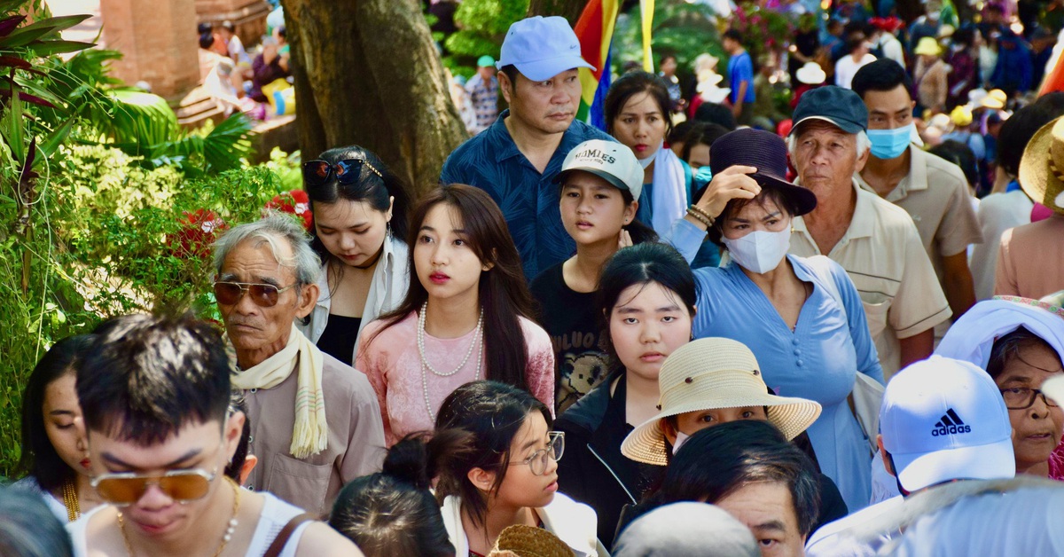 Khánh Hòa thu hơn 1.300 tỉ đồng, du lịch Phú Yên bùng nổ dịp nghỉ lễ 30-4 và 1-5