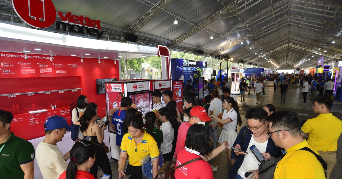Không nỡ đi qua gian hàng Viettel Money trong Lễ hội Không tiền mặt 2024