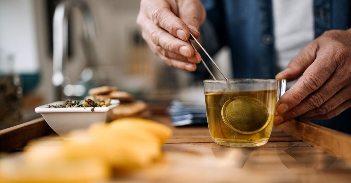 Uống mật ong pha nước ấm buổi sáng rất tốt nhưng cần tránh sai lầm này - Tuổi Trẻ Online