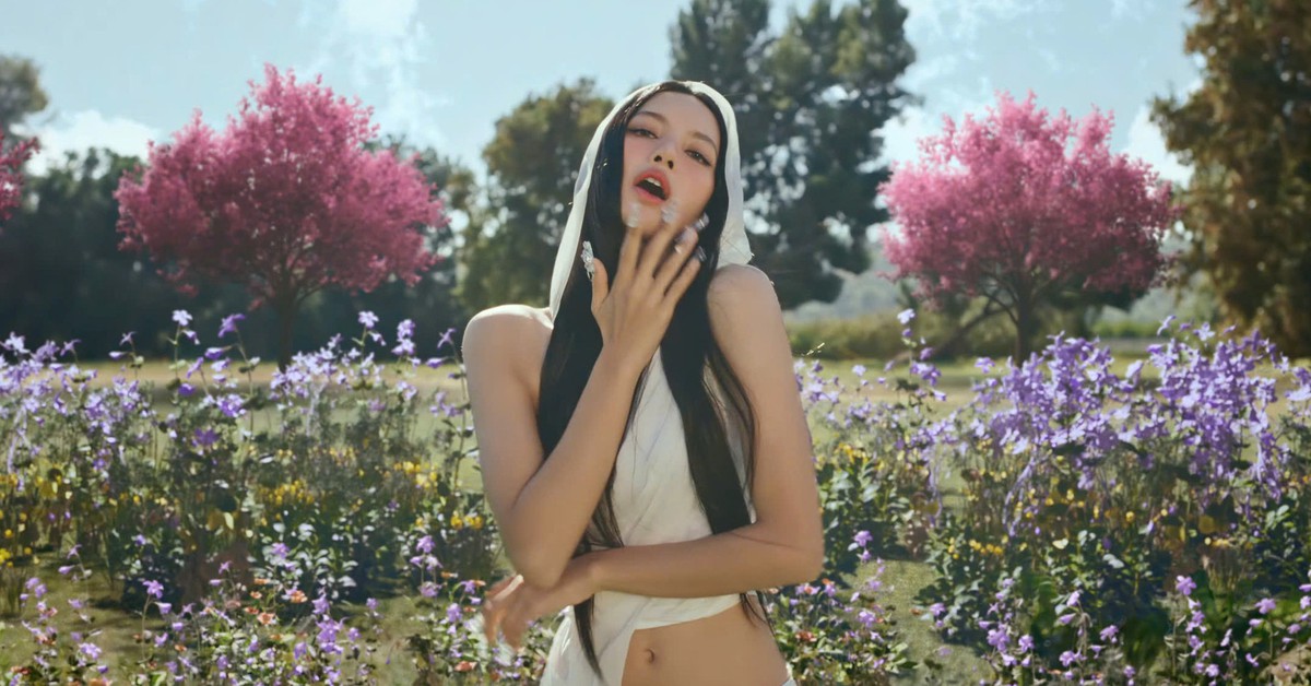 Lisa (BLACKPINK) tung MV, có một chi tiết khiến fan Việt tự hào