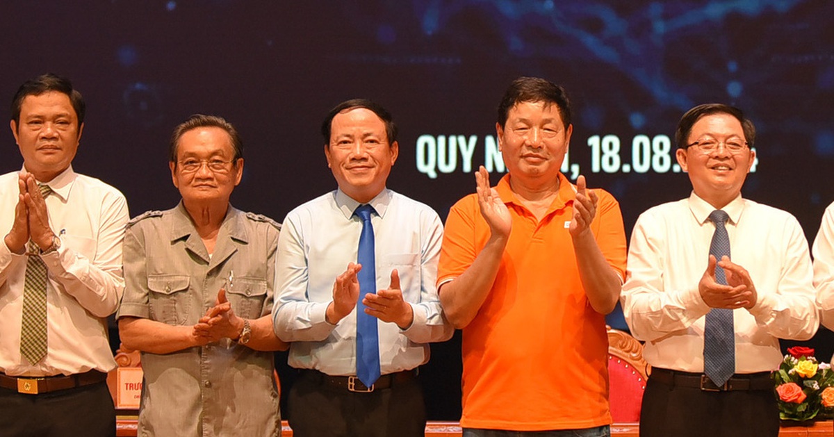 FPT đào tạo về trí tuệ nhân tạo từ lớp 1 đến lớp 12 cho học sinh Bình Định