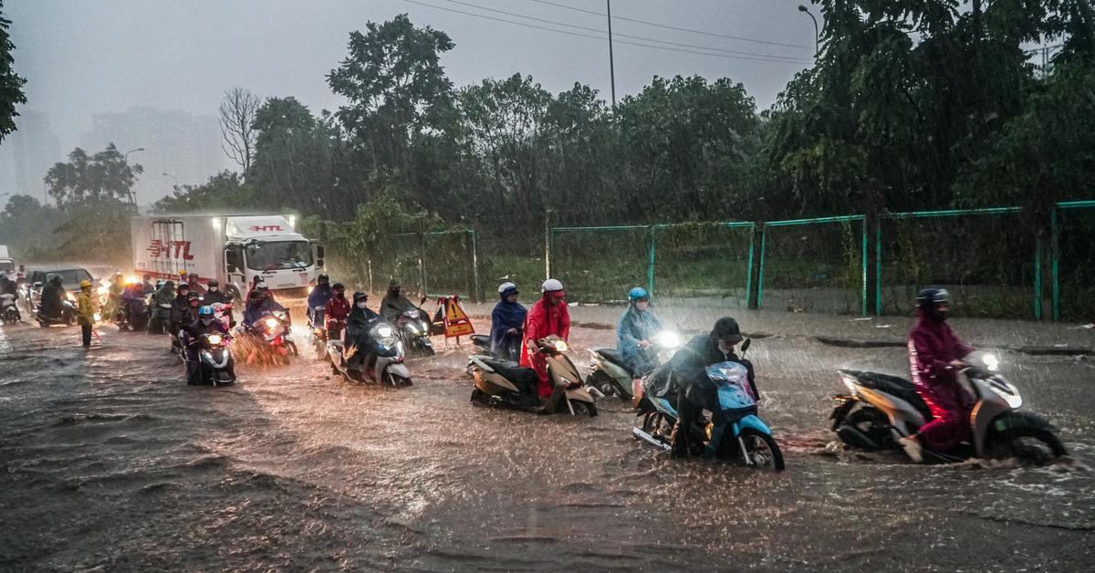 Hà Nội cấm xe đi đường gom đại lộ Thăng Long