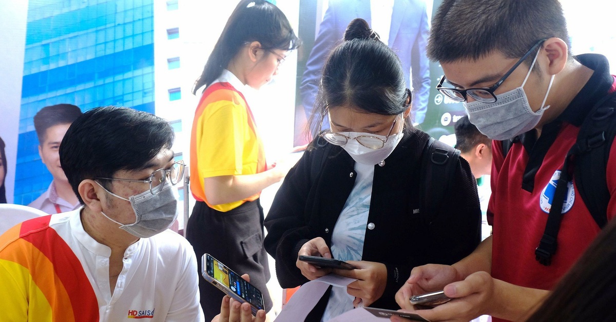 Doanh nghiệp, người lao động luẩn quẩn tìm nhau