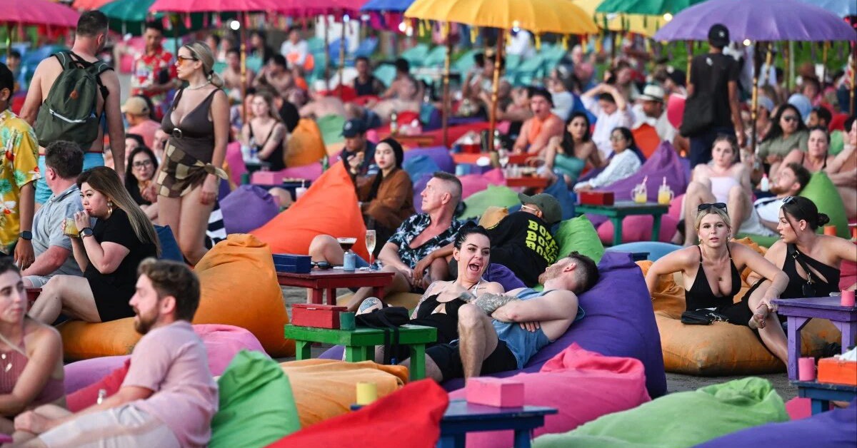 Bali cứng rắn với du khách ăn mặc hở hang - Tuổi Trẻ Online