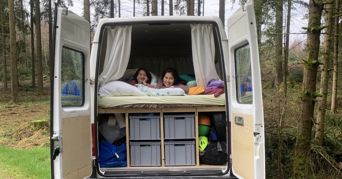 Cả nhà đi du lịch quanh châu Âu bằng xe lưu động tự đóng - Tuổi Trẻ Online