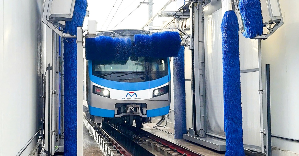 Tàu metro số 1 được rửa tự động, chỉ 15 phút mỗi đoàn - Tuổi Trẻ Online