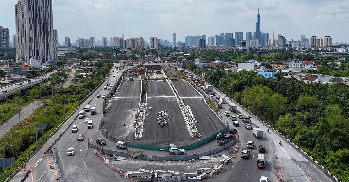 Vì sao cầu Bà Dạt và Giồng Ông Tố 2 hoàn thiện nhưng chưa thể thông xe? - Tuổi Trẻ Online