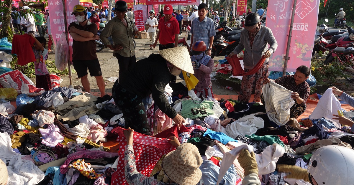 Có chợ nhân ái, tôi ăn Tết đủ đầy hơn - Tuổi Trẻ Online