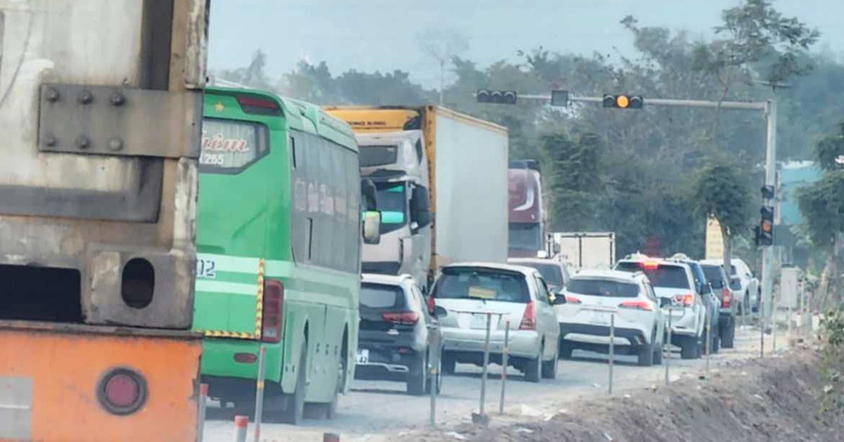 Vật vạ qua cao tốc Hòa Liên - Túy Loan để về quê đón Tết - Tuổi Trẻ Online