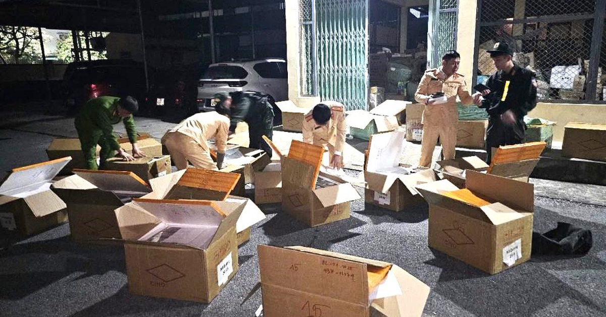 Làm rõ nguồn gốc hơn 8.000 màn hình điện thoại theo xe khách vào Nam - Tuổi Trẻ Online