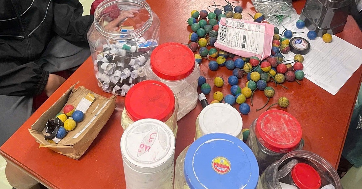 Con chế tạo pháo, cha mẹ báo công an - Tuổi Trẻ Online