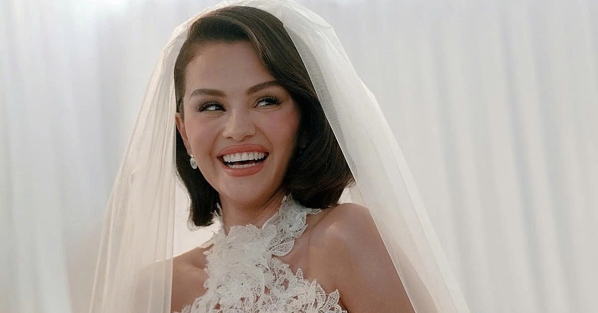 Selena Gomez khoe ảnh cưới đẹp như truyện cổ tích