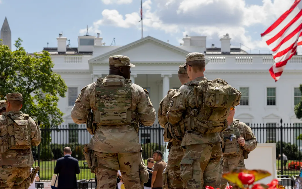 Có thật ông Trump dùng 'lệnh 29 ngày' để cắt quyền lợi của Vệ binh Quốc gia?