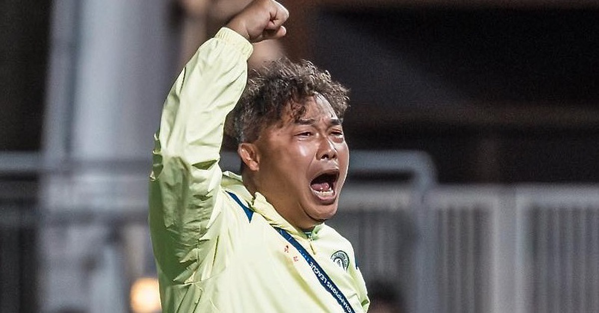 HLV đội Hong Kong ngán ngẩm với mưa lớn ở Hà Nội