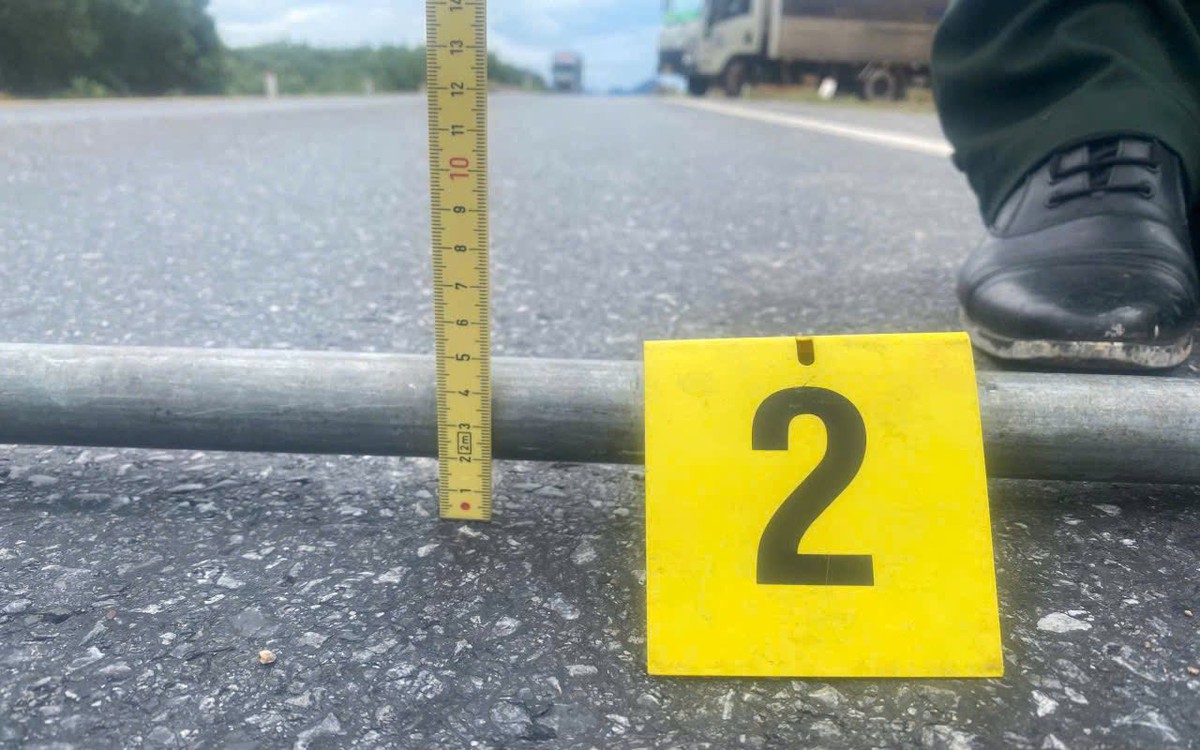 Cả loạt bất cập, nguy cơ tai nạn trên cao tốc 2 làn Cam Lộ - La Sơn