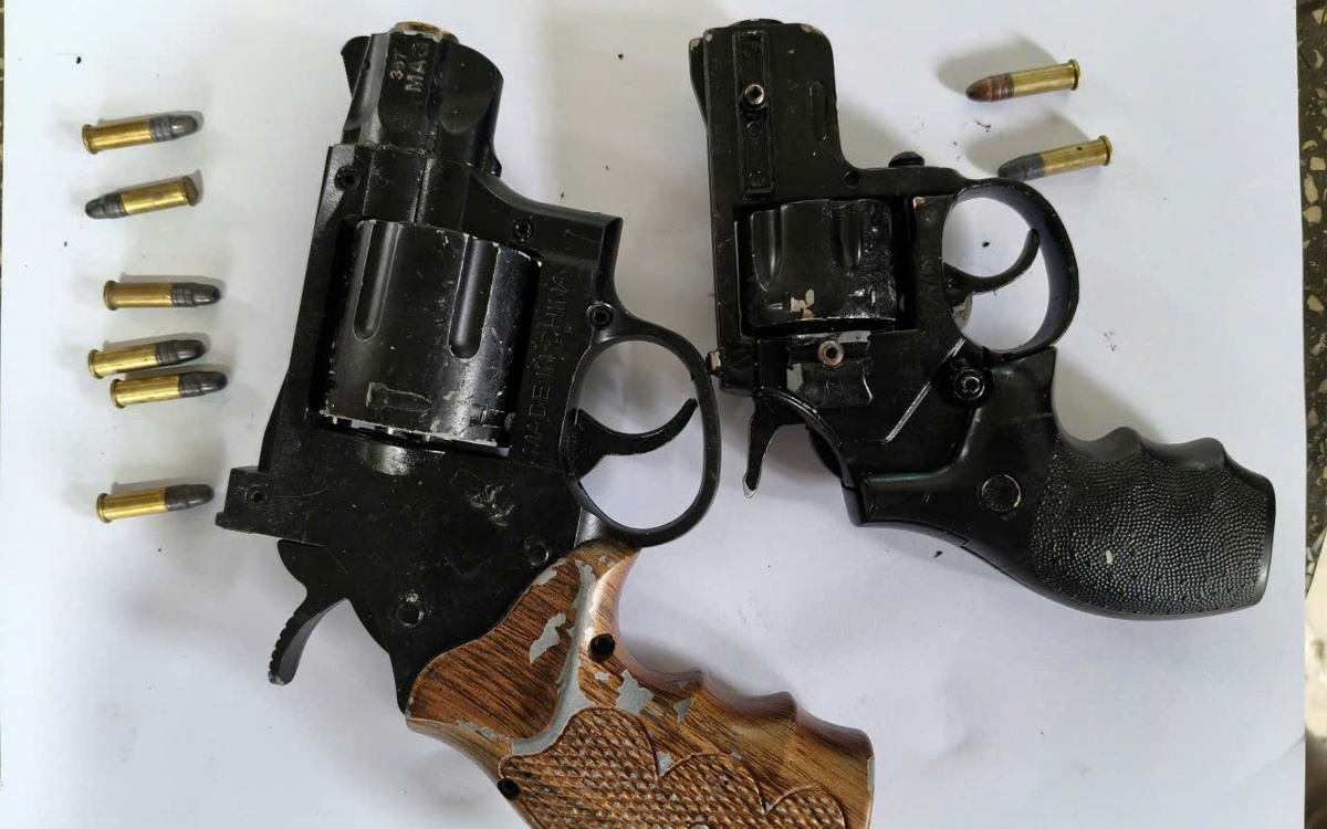 Bắt nghi phạm trộm chó, công an thu 3 khẩu súng và 10 viên đạn