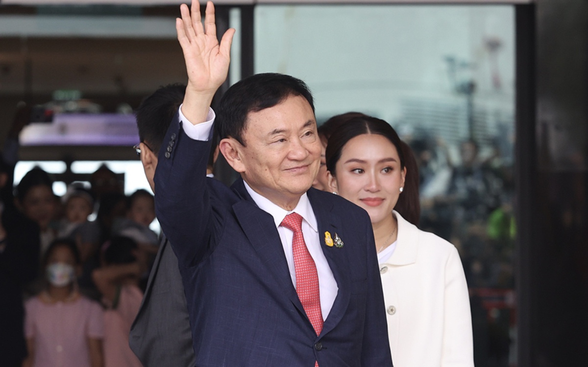Gia đình thông báo về tình trạng của ông Thaksin sau 30 ngày ở trại giam
