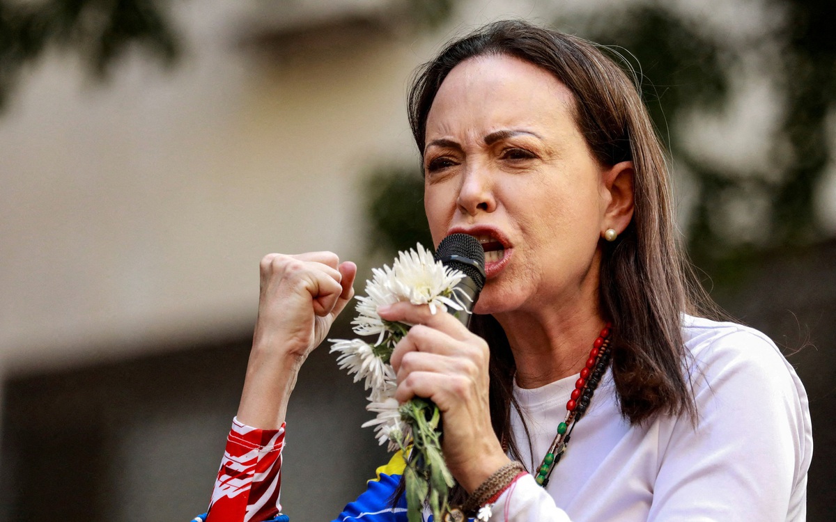 Chủ nhân giải Nobel Hòa bình 2025: 'Tôi dành tặng giải thưởng cho ông Trump'