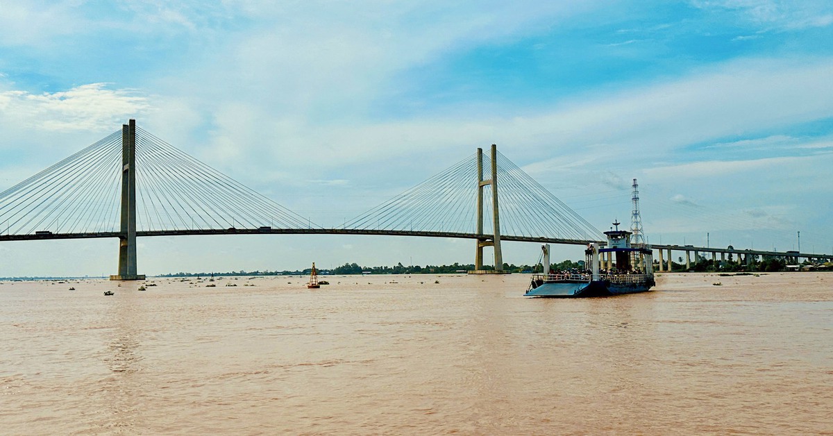 Đỉnh triều cường trên sông Hậu vượt báo động III, cao hơn năm 2011