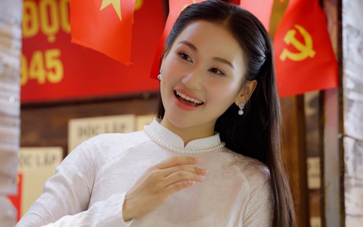 Lê Minh Ngọc hát Bài ca hy vọng của Văn Ký, nguyện cầu cho người dân bị ảnh hưởng bởi bão lũ