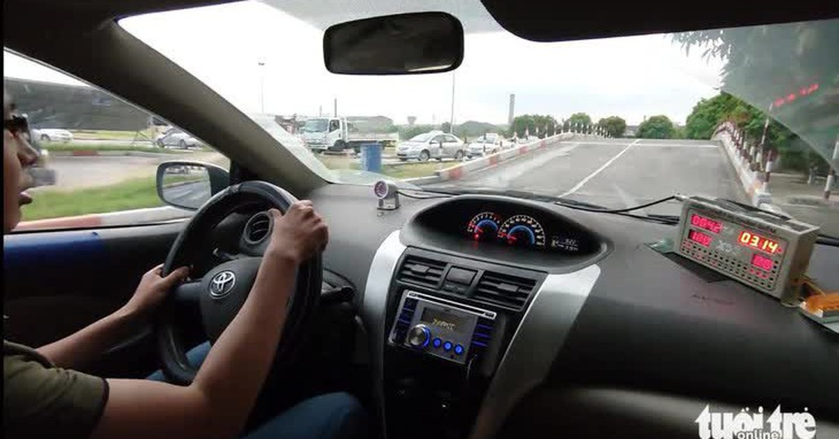 Tin tức sáng 11-10: Đề xuất phí sát hạch lái xe mới; Tài sản ông Phạm Nhật Vượng tăng cả tỉ USD