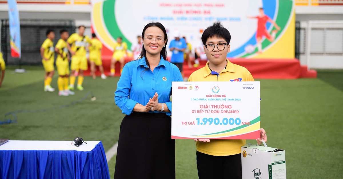 Mưa quà tại Giải bóng đá công nhân, viên chức Việt Nam 2025