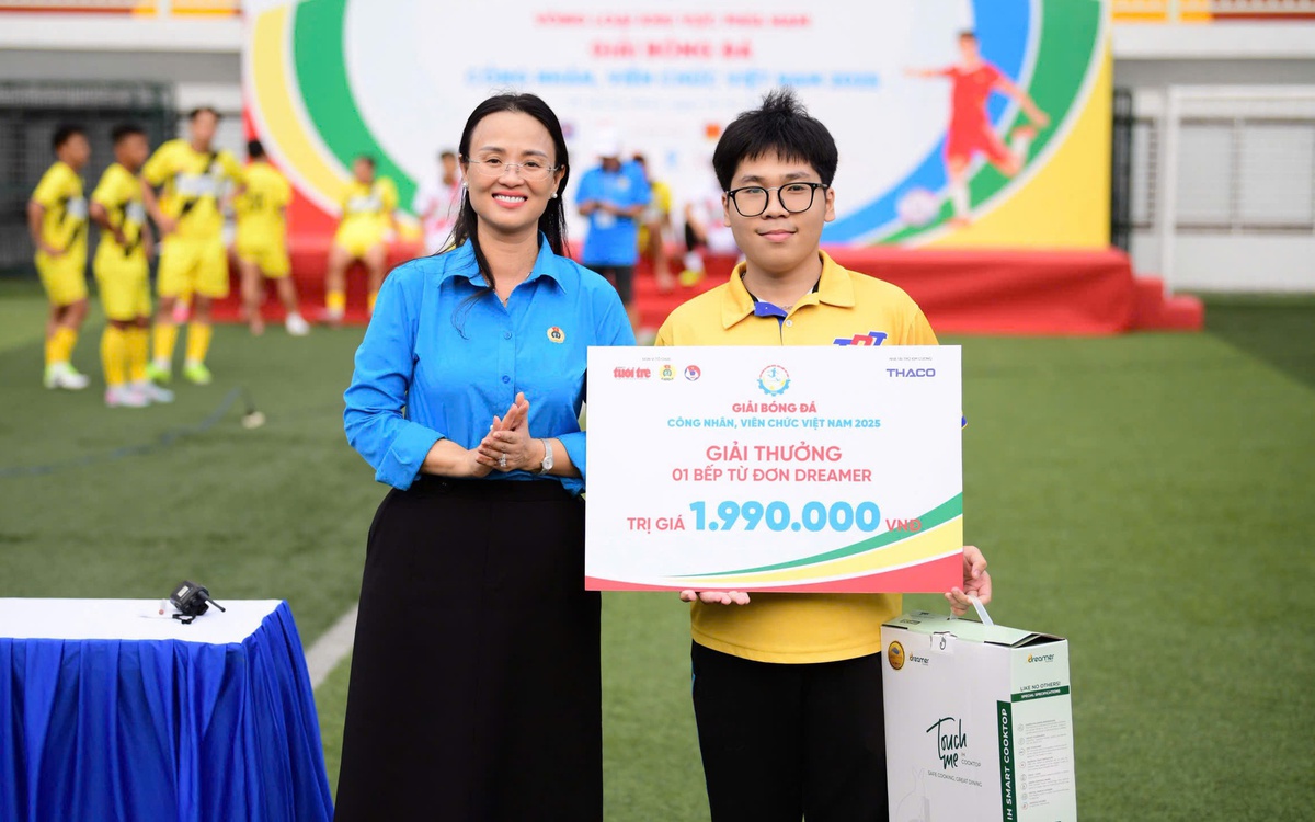 Mưa quà tại Giải bóng đá công nhân, viên chức Việt Nam 2025