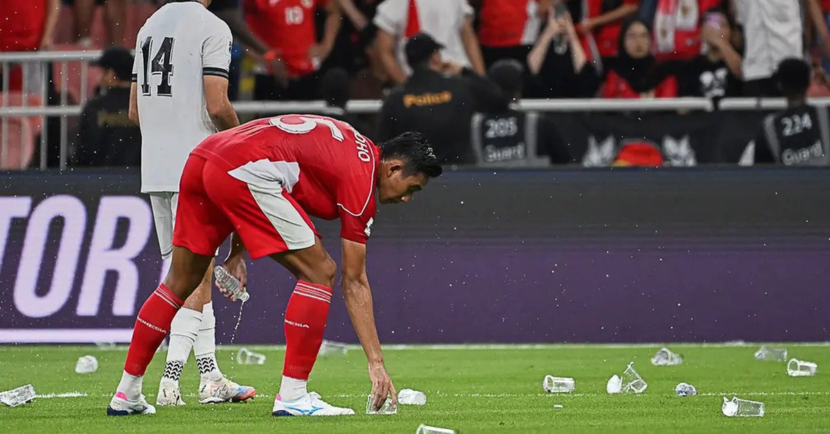 Cổ động viên Indonesia lại gây ra hình ảnh xấu xí