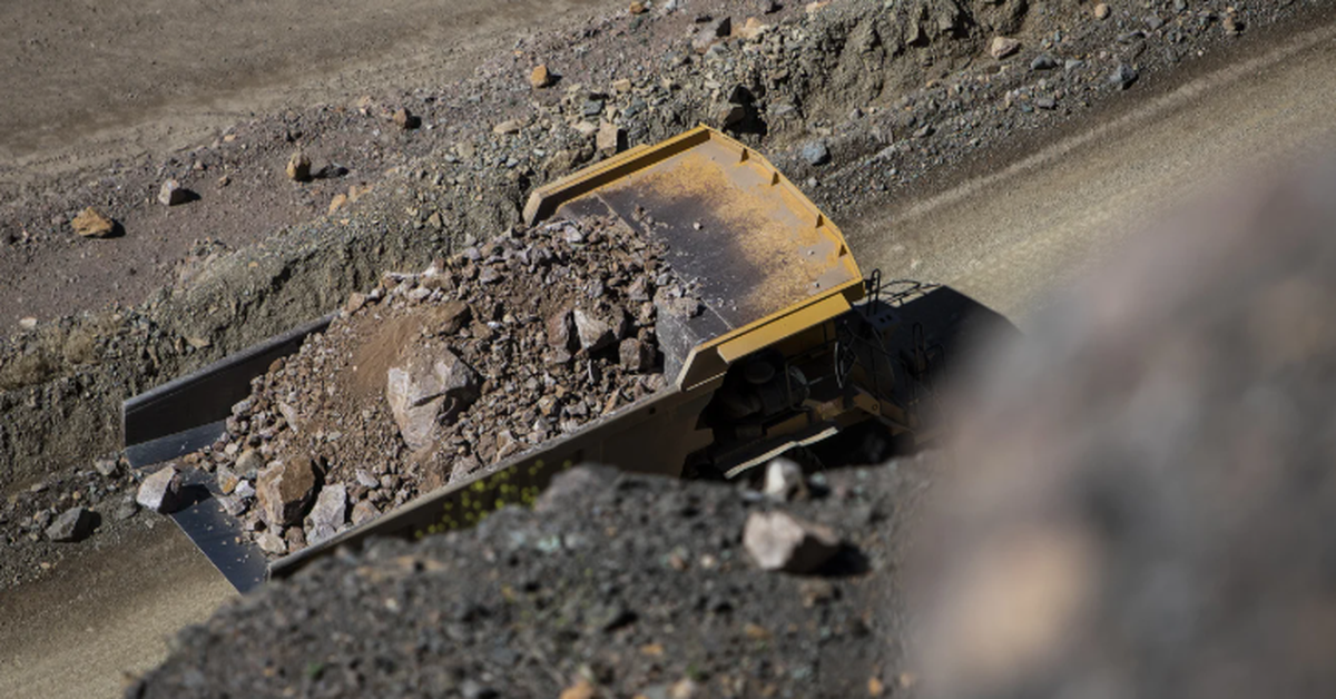 'Đất hiếm' là gì mà khiến căng thẳng thương mại Mỹ - Trung leo thang?