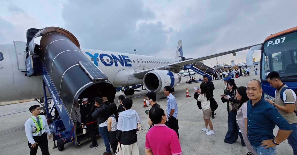 Hãng bay Việt rầm rộ tuyển tiếp viên, sang cả Nhật Bản tìm người