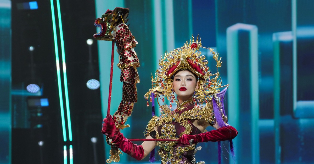 Yến Nhi bỏ hiệu ứng pháo hoa ở phần thi trang phục dân tộc tại Miss Grand International
