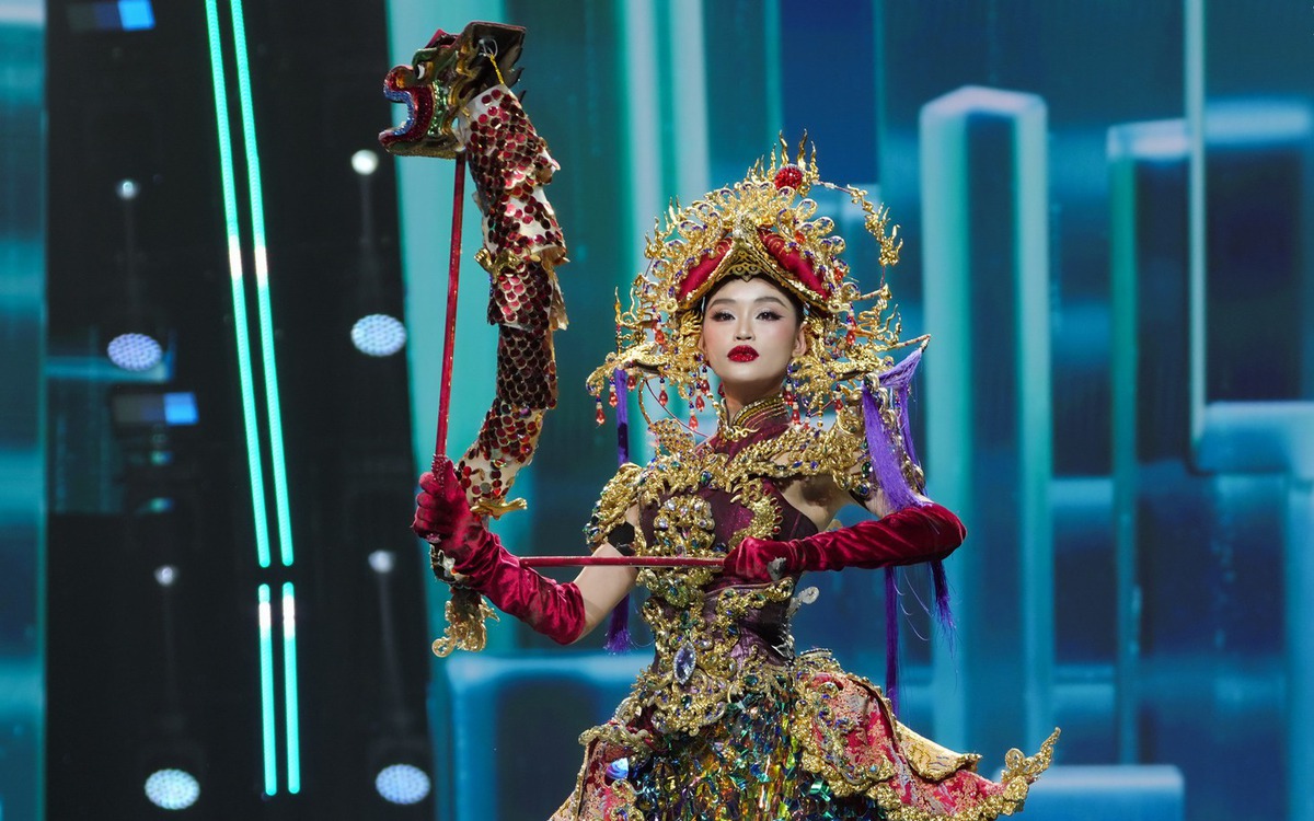 Yến Nhi bỏ hiệu ứng pháo hoa ở phần thi trang phục dân tộc tại Miss Grand International