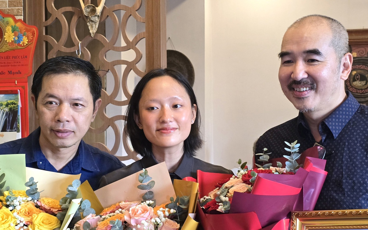 Đạo diễn Bùi Thạc Chuyên nhận bằng khen của TP.HCM với phim Địa đạo