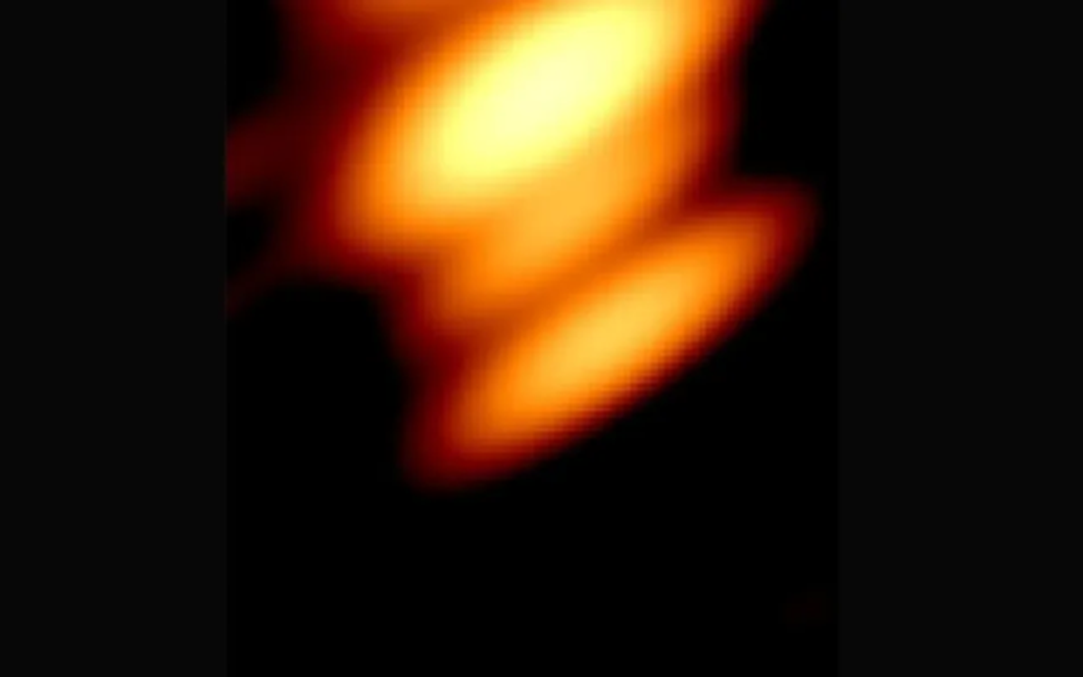 Lần đầu 'bắt gặp' hai hố đen siêu khối lượng quay quanh nhau, cách Trái đất 5 tỉ năm ánh sáng