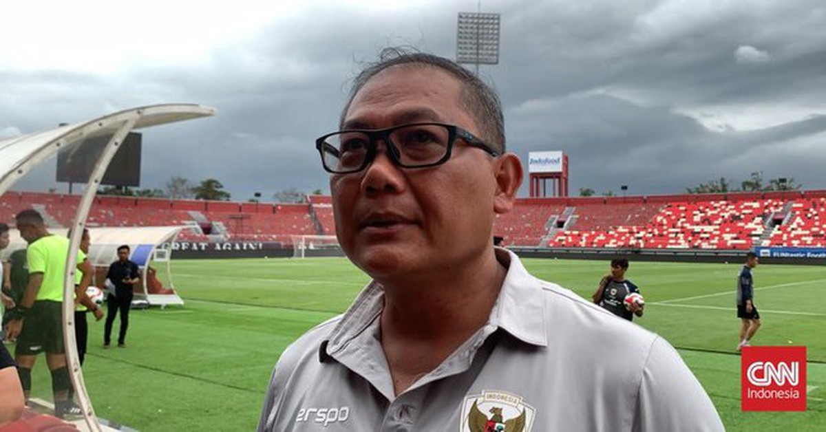 Trưởng đoàn bóng đá Indonesia yêu cầu họp khẩn để 'xử' HLV Patrick Kluivert