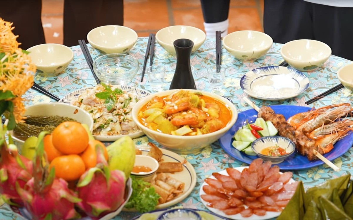 2 ngày 1 đêm tái hiện bữa tiệc miền Tây có khổ qua nhồi thịt vịt, gỏi hũ dừa, bánh ít