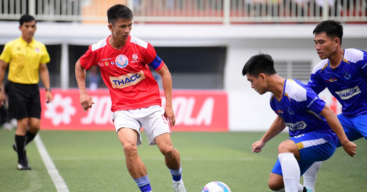 Tuấn Vinh giành danh hiệu Cầu thủ xuất sắc nhất khu vực phía Nam