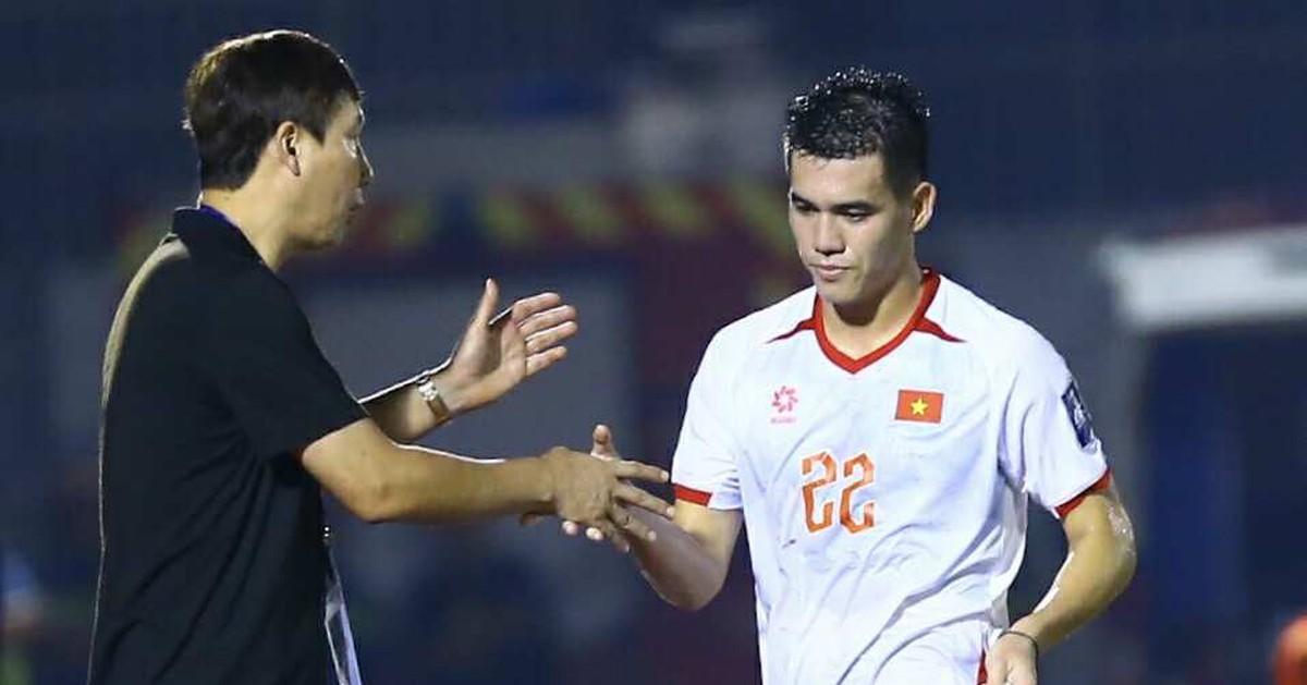 Chuyên gia: 'HLV Kim Sang Sik thay người sai khiến tuyển Việt Nam mất thế trận'