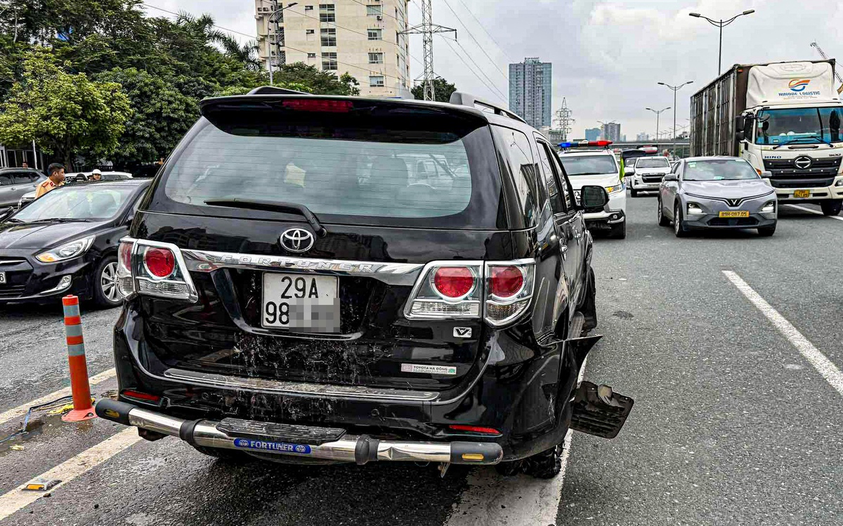 Xe vỡ nát 2 lốp chạy ngược chiều ở đường trên cao: Tài xế nồng độ cồn gấp 3 lần 'kịch khung'