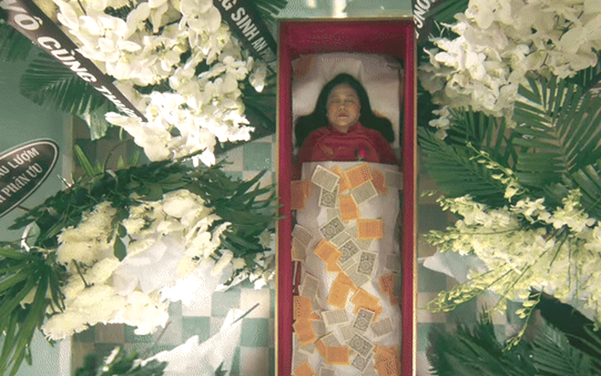 3 phim Việt ra ngày Halloween, một phim gây chú ý vì cảnh Ái Như nằm trong quan tài