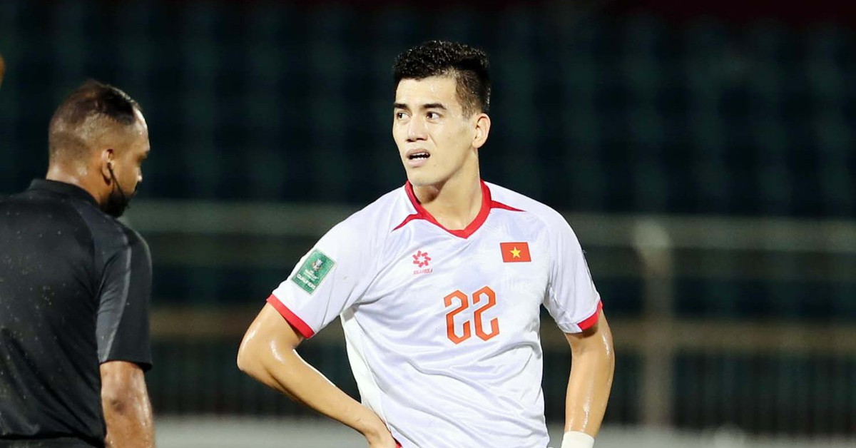 Tiến Linh: Mặt sân Thống Nhất không tốt để hàng công tuyển Việt Nam thi đấu